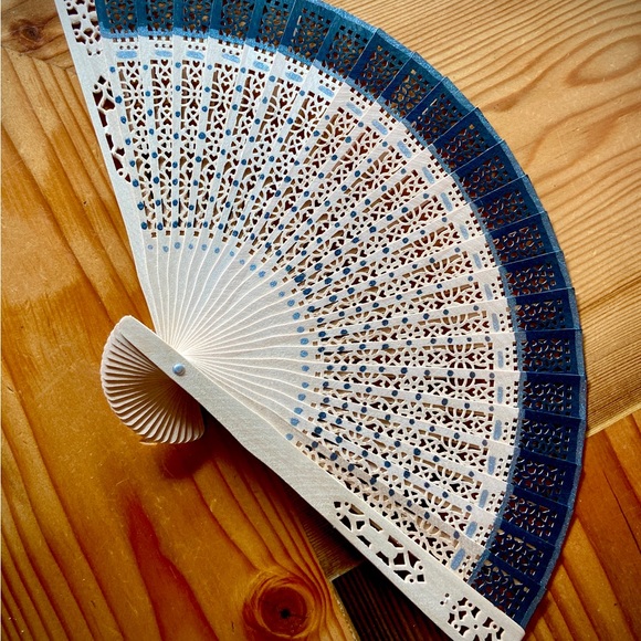 Custom Hand painted Fans - Picture 3 of 4